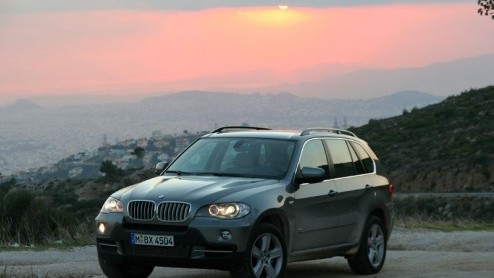 BMW gaat behoedzaam om met de vernieuwing van kaskrakers. De enkele weken geleden gentroduceerde Mini is meer een evolutie dan een revolutie en ook de geheel nieuwe BMW X5 doet erg veel denken aan zi