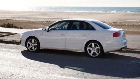 Tegelijkertijd met de opening van de AutoRAI 2009 staat de nieuwe Seat Exeo bij de dealers in ons land. Voor een vanafprijs van 23.995 euro heeft het merk een luxe middenklasser in petto, met keuze ui