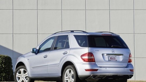 De nieuwe S-Klasse Hybrid niets voor u? Wellicht biedt de ML 450 HYBRID uitkomt, die vandaag digitaal werd onthuld en in New York zal gaan schitteren. Helaas voor liefhebbers, deze eco-SUV maakt niet 