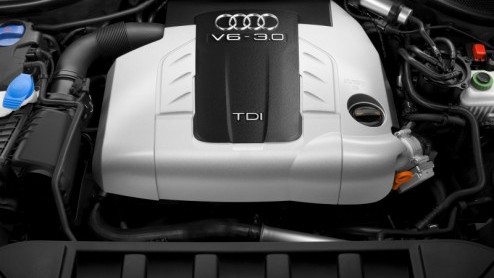 Al eerder gesnapt en nu een feit: dit is de vernieuwde Audi Q7! Na drie jaar werd het tijd voor een kleine opfriskuur met gladgestreken looks en zuiniger motorengamma. De presentatie heeft plaats in S