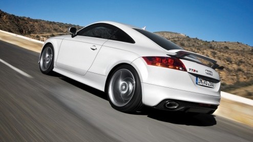 De prijzen van de Audi TT RS zijn bekend. Het nieuwe topmodel van de Audi TT-reeks is er als Coup vanaf 76.990 euro en als Roadster voor minimaal 81.475 euro. Voor deze flinke smak geld kun je op pad