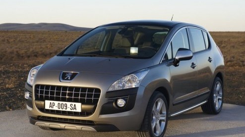 Nee, de Peugeot 3008 is geen SUV. Het is volgens de fabrikant, jawel hoe kan het ook anders, een crossover. En waarom dan wel? Nou, anders dan zijn voorkomen wellicht doet vermoeden, ontbeert de 3008