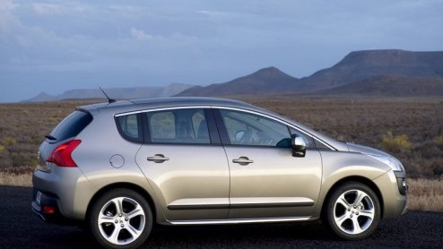 Nee, de Peugeot 3008 is geen SUV. Het is volgens de fabrikant, jawel hoe kan het ook anders, een crossover. En waarom dan wel? Nou, anders dan zijn voorkomen wellicht doet vermoeden, ontbeert de 3008