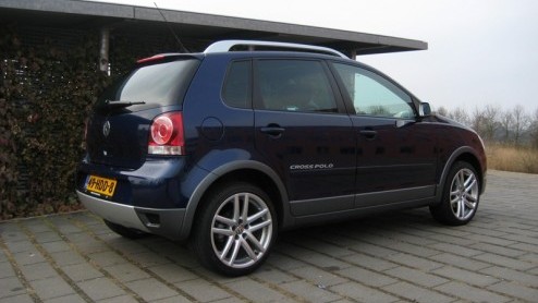 De Volkswagen Polo, wie kent m niet? Maar klinkt de stoer ogende CrossPolo net zo klinkend in de oren? Precies. Daarom een nadere kennismaking met de CrossPolo 1.6 (voordat het te laat is). Dan blijk