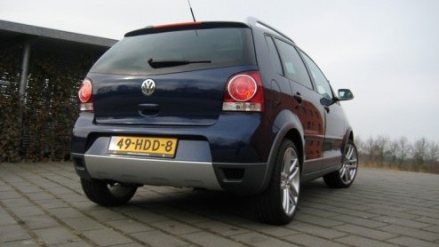 De Volkswagen Polo, wie kent m niet? Maar klinkt de stoer ogende CrossPolo net zo klinkend in de oren? Precies. Daarom een nadere kennismaking met de CrossPolo 1.6 (voordat het te laat is). Dan blijk
