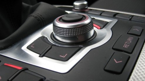 Grote kans dat wanneer de geslaagde zakenman bij de baas mag aankloppen voor een nieuwe auto van de zaak, het een Audi A6 is. Dat deze forse middenklasser met recht tot twee maal toe Zakenauto van het