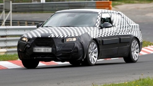 Of het nou te lang geduurd heft of niet, de nieuwe Saab 9-5 staat te trappelen van ongeduld. Zijn makers verrichten momenteel nog enig testwerk, waarna de zaken-Zweed in september op de IAA Frankfurt 