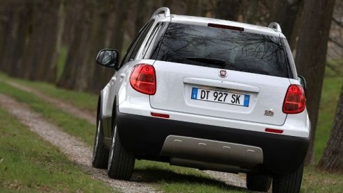 In februari dit jaar werd dankzij spionagebeelden al duidelijk dat de Fiat Sedici een facelift zou krijgen. Vandaag zijn dan de officile beelden vanuit Fiat opgedoken. De veranderingen aan deze stoer