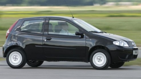 De vorige generatie Fiat Punto, die nu als Punto Classic door het leven gaat, is nog springlevend. Fiat introduceert een nieuwe iets zuiniger geworden instapversie: de Punto Classic Active, te koop va