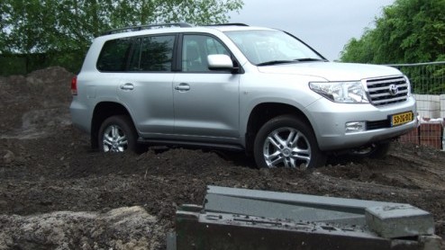 Autofabrikanten leggen tegenwoordig vooral de nadruk op de wat meer compacte SUVs. Logisch, gezien de afgenomen vraag naar de grote kolossen. Dergelijke tanks zijn in de ogen van velen 'not done'. Wi