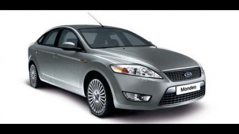 Dezelfde Ford, maar opeens een stuk goedkoper. Tot en met eind juni zijn een aantal voorraad Mondeo's liefst 6000 euro in prijs verlaagd. Dealers hebben diverse exemplaren tweeliter benzine of diesel