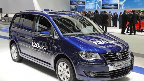 Het nieuwe jaar is in de autowereld zo langzamerhand al ingetreden. Bij Volkswagen betekent dat nieuwe zuinigere motoren, meer DSG, kleine verfijningen, gewijzigde prijzen en verruimde standaarduitrus