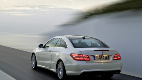 De introductie van de Mercedes E-klasse Coup vond plaats in het prachtige Toscaanse landschap. Niet zonder reden overigens. Bij Mercedes zien ze de nieuwe CLK namelijk als een Italiaanse schone. En