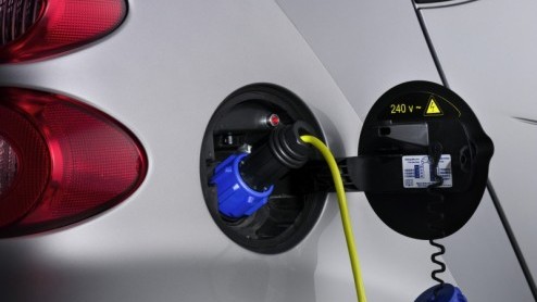 Het aantal elektrische auto's op de markt is nog op een hand te tellen en staatssecretaris Jan Kees de Jager van Financin ziet dit graag anders. Daarom wordt de bijtelling op elektrische auto's verla
