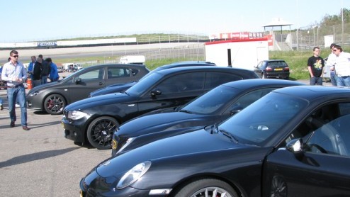 Stel, je hebt een sportieve auto met de nodige pit en je wilt graag op een verantwoorde manier je stuurmanskunsten naar een hoger peil tillen. Waar kan dat nou beter dan op het circuit van Zandvoort?