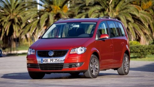 Autos krijgen tegenwoordig al na een jaar of drie een opknapbeurt, doorgaans facelift genoemd. De Volkswagen Touran was daarvoor aan de beurt en Europas grootste autobouwer heeft er niet mr aan