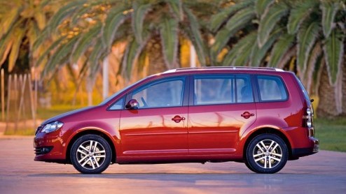 Autos krijgen tegenwoordig al na een jaar of drie een opknapbeurt, doorgaans facelift genoemd. De Volkswagen Touran was daarvoor aan de beurt en Europas grootste autobouwer heeft er niet mr aan