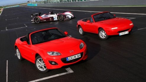 Mazda laat de 20e verjaardag van hun populaire roadster MX-5 niet zomaar voorbij gaan. Tijdens de 24 Uur van Le Mans 2009 komen zon 200 MX-5n bijeen om dit heugelijke feit te vieren. Het evenement w