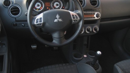 Bij Mitsubishi kunnen sportieve rijders al jaren terecht bij de Lancer Evolution. Sinds kort is ook de vernieuwde Colt in gespierd outfit verkrijgbaar, maar dan onder de noemer Ralliart. Welke naam he