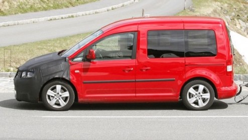 Volkswagen is dik tevreden met de nieuwe Golf VI neus, en brengt steeds meer eigen modellen naar de tekentafel voor een soortgelijke makeover. Na beelden van een verhulde Touran is het nu tijd voor be