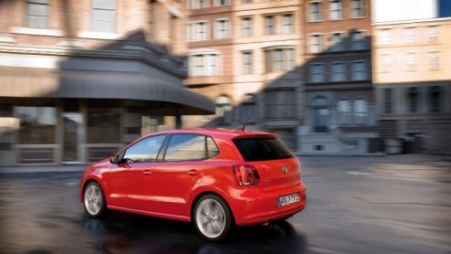 Volkswagen heeft vandaag alle prijzen van de nieuwe Polo bekendgemaakt. De nieuwe generatie staat vanaf 16 juli bij de dealer vanaf 13.290 euro, dieselen met de nieuwe 1.6 TDI kost minstens 18.590 eur