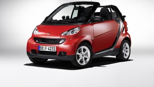 Wie voor eind juni een nieuwe smart aanschaft kan rekenen op zomers voordeel. Het merk rekent drie jaar onderhoud voor niets en doet bovendien een jaar verzekering cadeau. Ook is er een aantrekkelijke