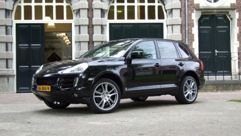 Een Porsche met een diesel. Wie had ooit kunnen denken dat het zover zou komen? Voor de echte sportwagenfanaat was de Cayenne al een doorn in het oog en nu moeten ze weer met lede ogen aanzien dat de
