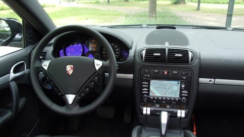 Een Porsche met een diesel. Wie had ooit kunnen denken dat het zover zou komen? Voor de echte sportwagenfanaat was de Cayenne al een doorn in het oog en nu moeten ze weer met lede ogen aanzien dat de