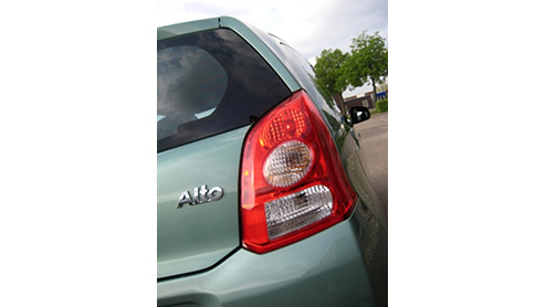 In het sfeervolle Rome maakten we kennis met de nieuwe Suzuki Alto automaat. Nu de rentree van deze stads-Japanner in ons land is gemaakt nemen we een handgeschakeld exemplaar mee voor een gevarieerde