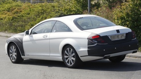 Nu de Mercedes-Benz S-Klasse subtiel is verfrist, is het een logisch vervolg dat ook de CL-Klasse een verjongingskuur moet ondergaan. Dit glansrijke vlaggenschip combineert zijn opfrisser met een nieu