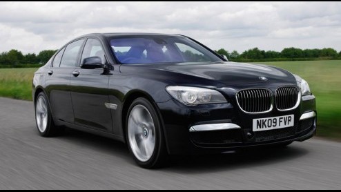Eerder berichtten we over een extra sportief uitgedoste BMW 7-serie. BMW gaat echter niet zo ver deze naar een M7 om te toveren, wel verdient deze limousine het preditkaat M Sport, gezien zijn uitstra
