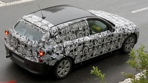 BMW is er maar druk mee. De 5-serie GT staat te trappelen, de X1 nadert zijn officile onthulling en nu is ook de nieuwe 1-serie in de maak. Deze E87 staat voor 2011 gepland, en inmiddels rijden enk