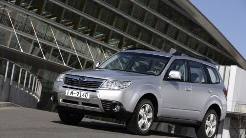 Subaru heeft de Forester nog eens bekeken en komt met aanpassingen op de proppen die deze stoere vierwielaandrijver extra verfijnen. Bovendien is de standaarduitrusting uitgebreid, al heeft dat wel ge