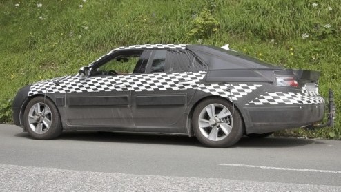 Ondanks alle bekendmakingen rondom de verkoop van General Motors is het voor wat betreft de introductie van nieuwe modellen business as usual. Saab heeft de nieuwe 9-5 al even in het verschiet, het
