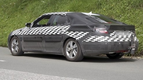 Ondanks alle bekendmakingen rondom de verkoop van General Motors is het voor wat betreft de introductie van nieuwe modellen business as usual. Saab heeft de nieuwe 9-5 al even in het verschiet, het