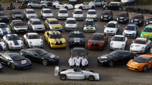 Wel eens in een Lamborghini Gallardo gereden, achter het stuur gekropen van een Porsche 911 of met een Aston Martin V8 Vantage over het asfalt gescheurd? Of een dragrace gedaan met een Dodge Chargers?