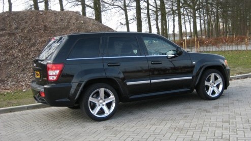 Hoe verantwoord is een Jeep Grand Cherokee SRT8? Als je van bulderende pk's, brutale looks en veel aandacht houdt kun je aan deze Amerikaan geen betere hebben. Uiteraard moet je wel over een dikke por