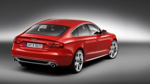 Audi barst los en geeft alle beelden, details en prijzen van de nieuwe A5 Sportback vrij. De vierdeurscoup is het derde model uit de A5-reeks en wordt leverbaar vanaf eind oktober, tegen inlevering v