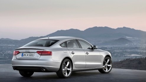 Audi barst los en geeft alle beelden, details en prijzen van de nieuwe A5 Sportback vrij. De vierdeurscoup is het derde model uit de A5-reeks en wordt leverbaar vanaf eind oktober, tegen inlevering v