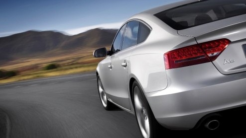 Audi barst los en geeft alle beelden, details en prijzen van de nieuwe A5 Sportback vrij. De vierdeurscoup is het derde model uit de A5-reeks en wordt leverbaar vanaf eind oktober, tegen inlevering v
