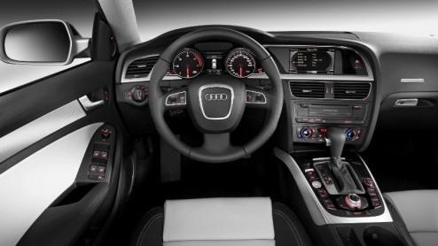 Audi barst los en geeft alle beelden, details en prijzen van de nieuwe A5 Sportback vrij. De vierdeurscoup is het derde model uit de A5-reeks en wordt leverbaar vanaf eind oktober, tegen inlevering v