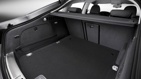 Audi barst los en geeft alle beelden, details en prijzen van de nieuwe A5 Sportback vrij. De vierdeurscoup is het derde model uit de A5-reeks en wordt leverbaar vanaf eind oktober, tegen inlevering v