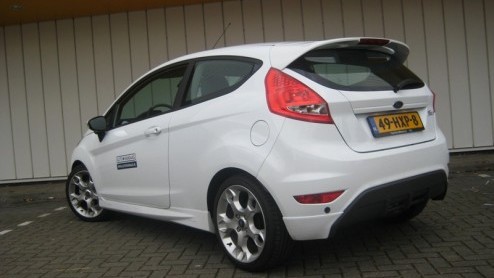 Een Fiesta ST heeft Ford (nog) niet, maar de nieuwe Fiesta Sport blijkt een uitstekende invalkracht. Met een koets vol agressie, het afgetrainde onderstel, indrukwekkende cockpit, en een vinnige 1.6 k