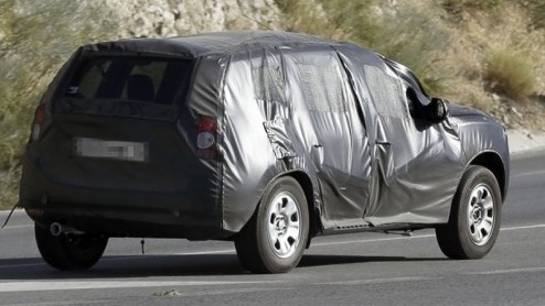 Dacia heeft nog veel meer in zijn mars dan alleen de praktische Logan en complete Sandero. Dacia toonde eerder al het studiemodel Duster als voorbode van een compacte SUV. Inmiddels wordt er al druk m
