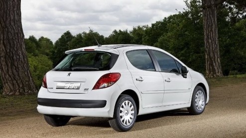 De al eerder aangekondigde extra zuinige Peugeot 207 gaat als -hoe kan het ook anders- Economique door het leven. Op basis van het vernieuwde succesnummer met 1.6 HDi dieselmotor is het de Fransen gel