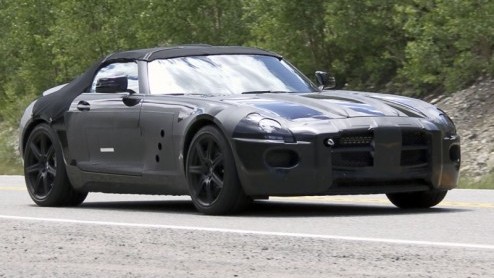 Terwijl alle blikken gericht zijn op de nieuwe Mercedes-Benz SLS Coup, doemt een nieuwe variant van dit AMG-product op: de SLS Roadster. In tegenstelling tot zijn gesloten broer krijgt de Roadster ee