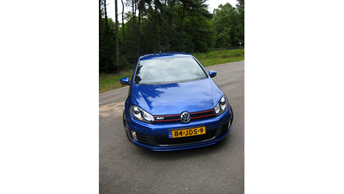 Het is duidelijk. De nieuwe Volkswagen Golf GTI moet en zal weer gezien worden. Niet langer hoeft de liefhebberseditie onder de plak gehouden te worden met enkel een set grotere wielen, subtiele uitla