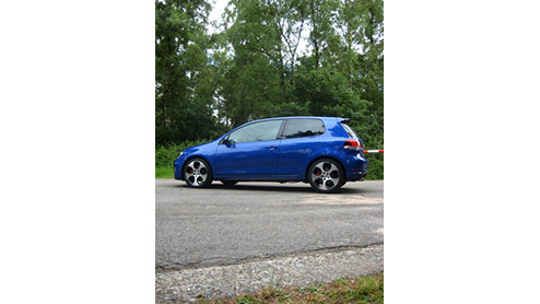 Het is duidelijk. De nieuwe Volkswagen Golf GTI moet en zal weer gezien worden. Niet langer hoeft de liefhebberseditie onder de plak gehouden te worden met enkel een set grotere wielen, subtiele uitla