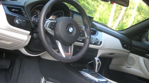 De nieuwe BMW Z4 is n brok verwennerij voor de sportieve levensgenieter. Leuk tijdverdrijf voor naast bijvoorbeeld een 5-serie Touring, maar nu ook praktischer ingesteld om eens alln op de oprit t