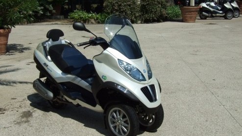 In het centrum van een groot aantal Italiaanse steden geldt tegenwoordig een verbod voor voertuigen met verbrandingsmotor. Elektrische (schonere) voertuigen daarentegen zijn wel toegestaan. De verwach